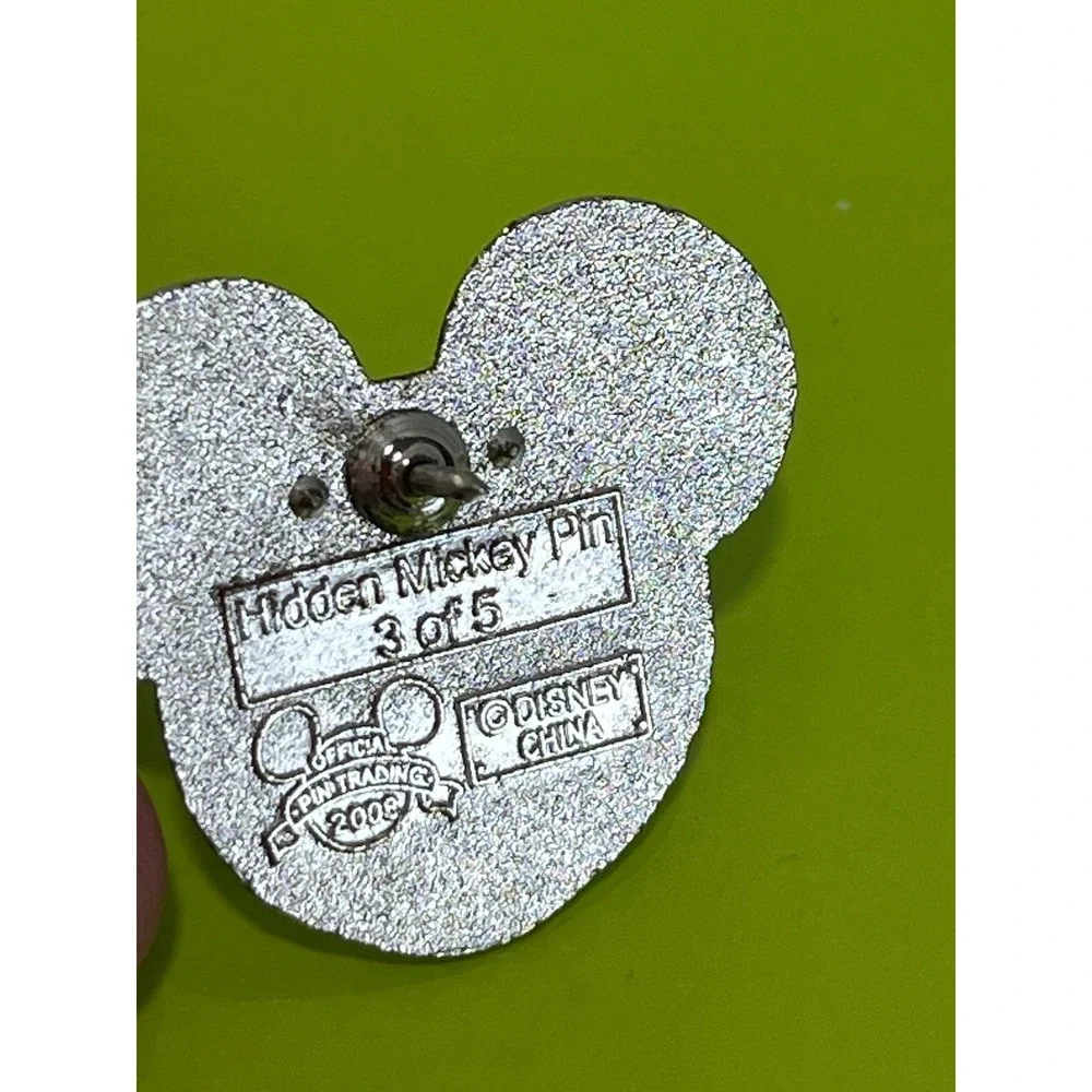 Disney Hidden Mickey Pin 2008 Green White Mickey Mouse Head 3 of 5 Collectible